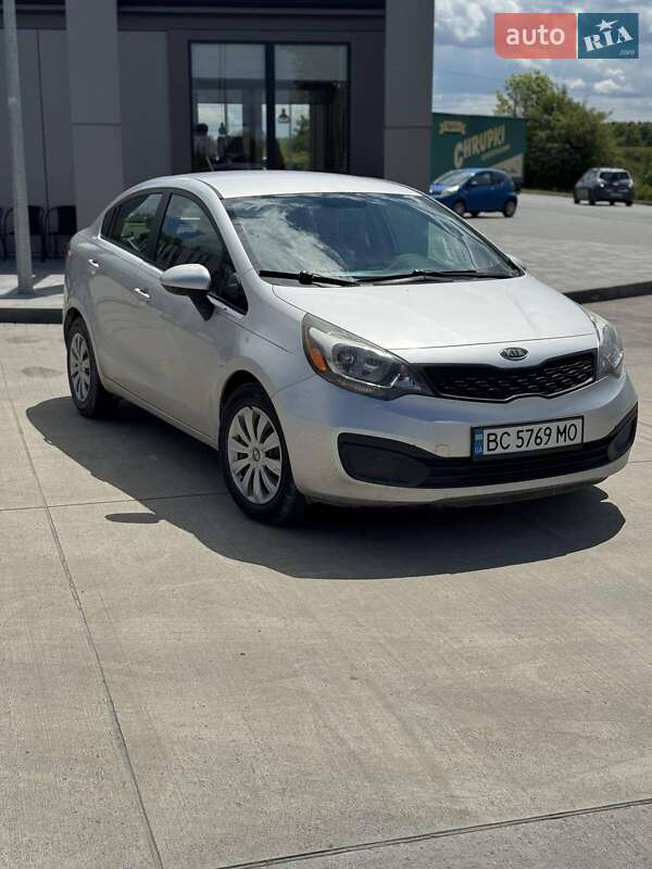 Седан Kia Rio 2012 в Львове