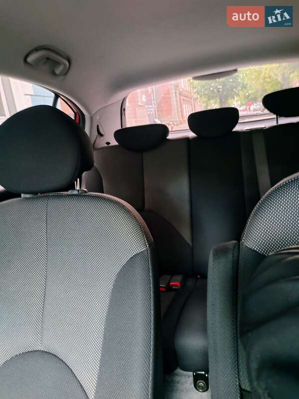 Хетчбек Kia Rio 2005 в Харкові