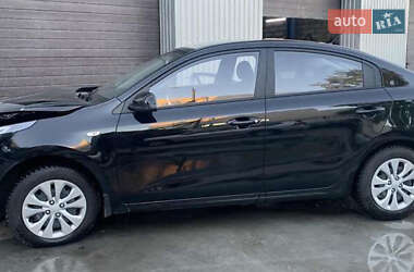 Седан Kia Rio 2021 в 