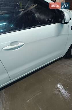 Седан Kia Rio 2012 в 