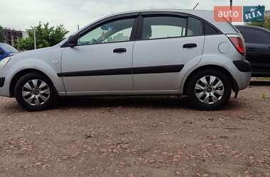 Хэтчбек Kia Rio 2008 в 