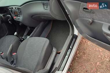 Хэтчбек Kia Rio 2008 в 