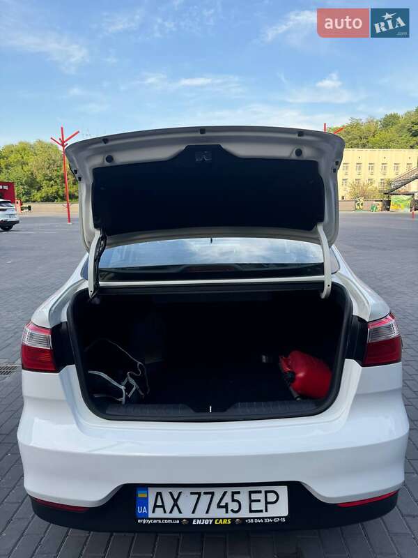 Седан Kia Rio 2016 в Києві