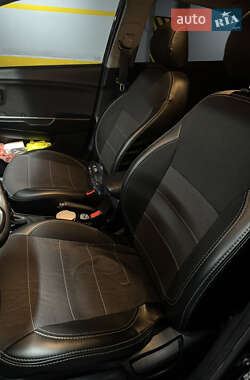 Седан Kia Rio 2013 в 