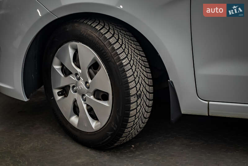 Седан Kia Rio 2012 в Киеве