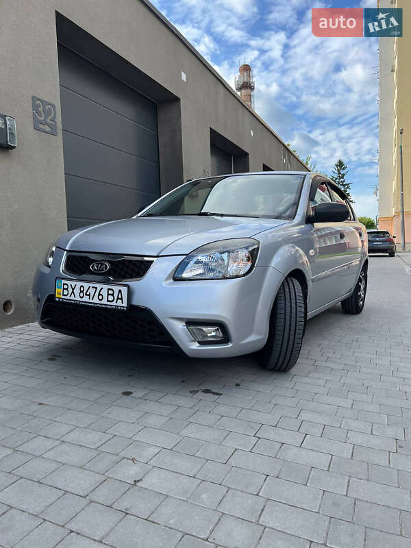 Седан Kia Rio 2010 в Каменец-Подольском