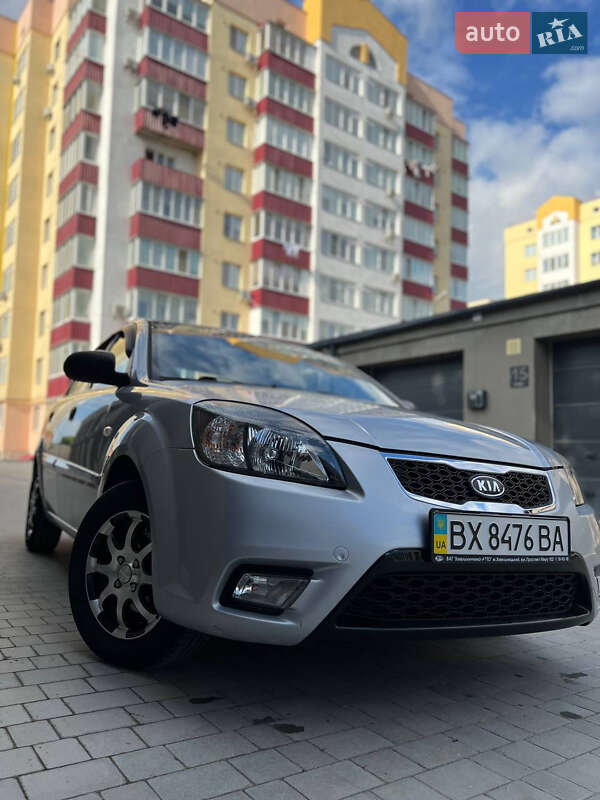 Седан Kia Rio 2010 в Каменец-Подольском