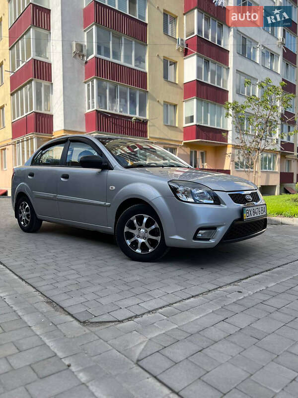 Седан Kia Rio 2010 в Каменец-Подольском