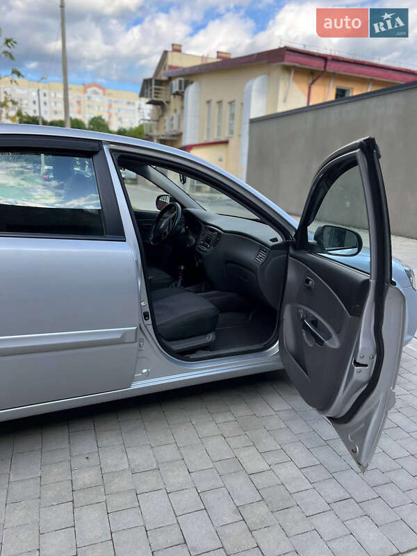 Седан Kia Rio 2010 в Каменец-Подольском