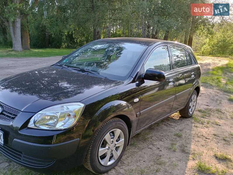 Хэтчбек Kia Rio 2009 в Гадяче