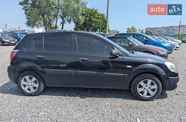 Хэтчбек Kia Rio 2009 в 