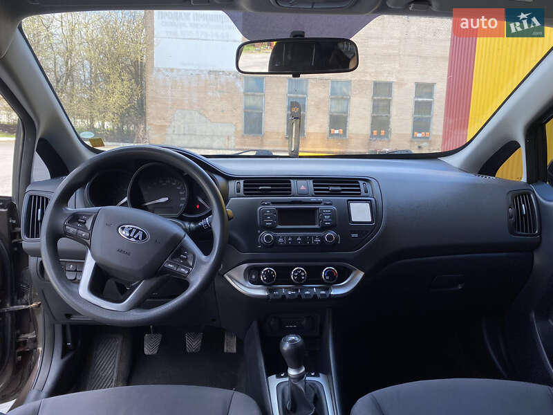 Хэтчбек Kia Rio 2012 в Черновцах
