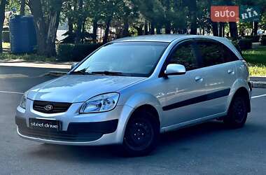 Хэтчбек Kia Rio 2007 в 