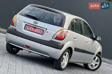 Хэтчбек Kia Rio 2006 в 
