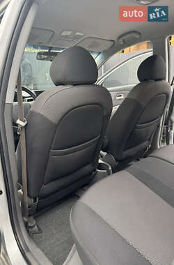 Хэтчбек Kia Rio 2006 в 