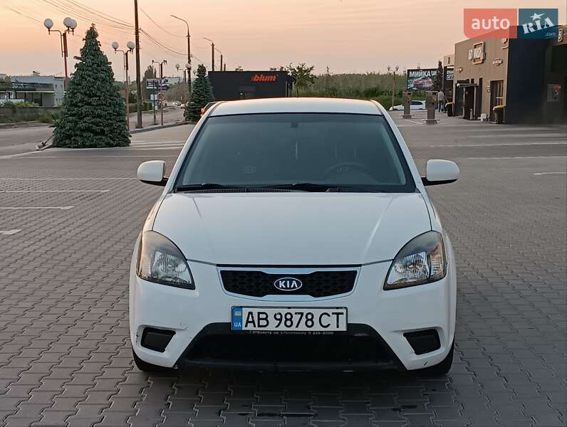 Седан Kia Rio 2011 в 