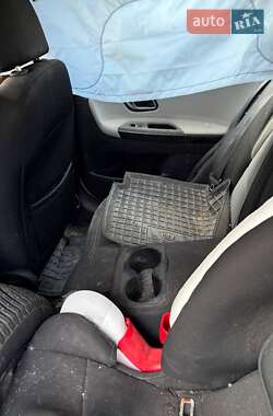 Хэтчбек Kia Rio 2018 в 