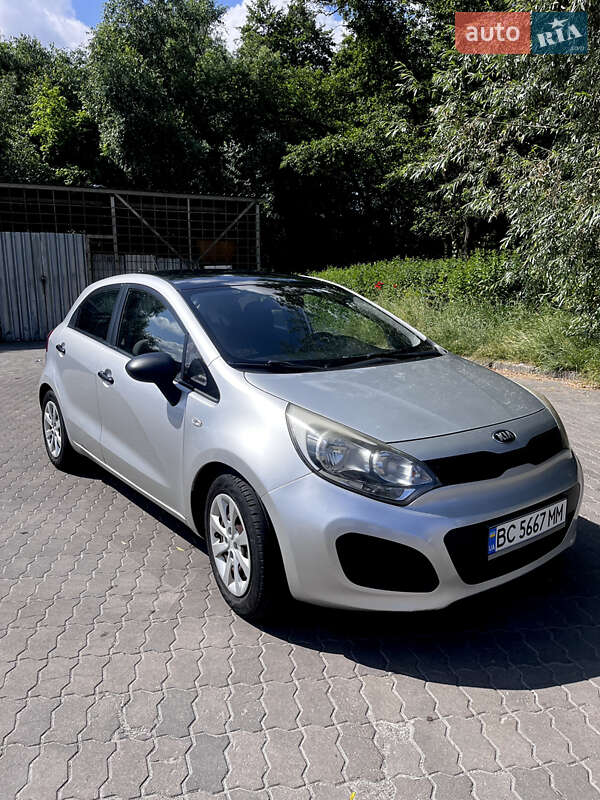 Хетчбек Kia Rio 2012 в Львові