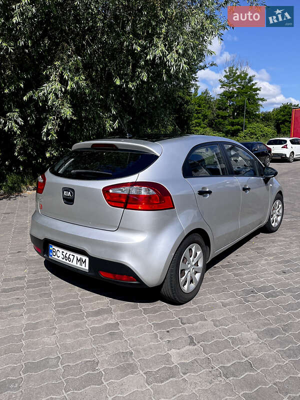 Хетчбек Kia Rio 2012 в Львові