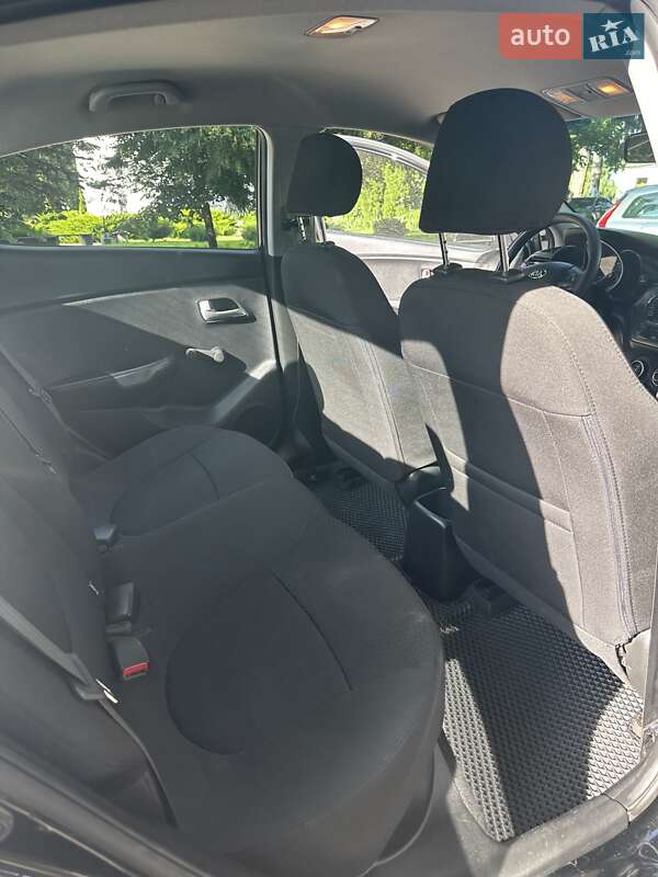 Седан Kia Rio 2013 в Коростишеві