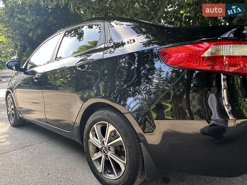Седан Kia Rio 2013 в Коростишеві