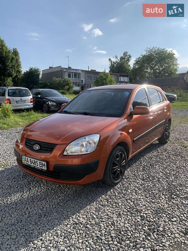 Хэтчбек Kia Rio 2006 в 
