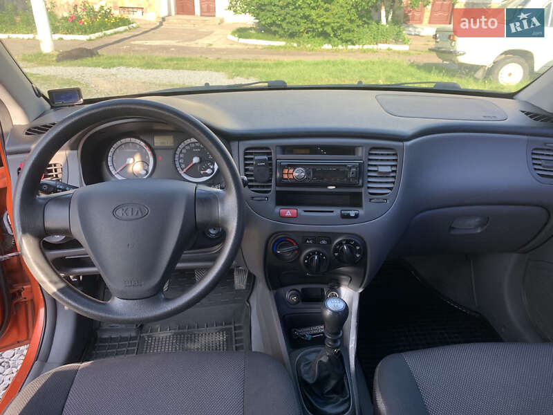 Хэтчбек Kia Rio 2006 в Заре