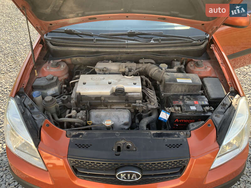 Хэтчбек Kia Rio 2006 в Заре