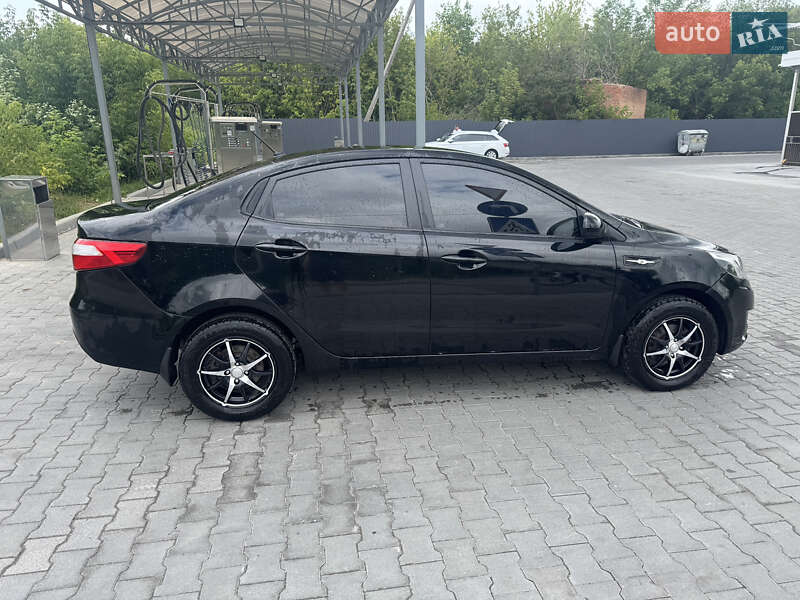 Седан Kia Rio 2013 в Полтаві