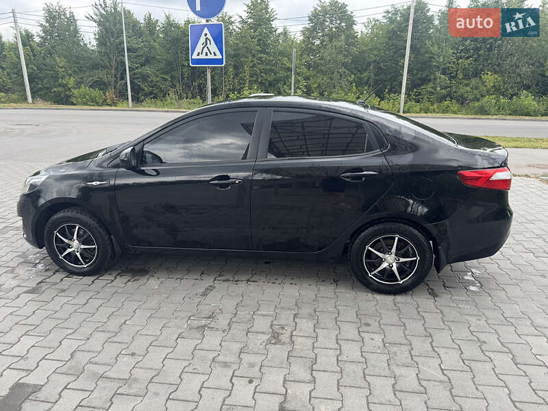 Седан Kia Rio 2013 в Полтаві