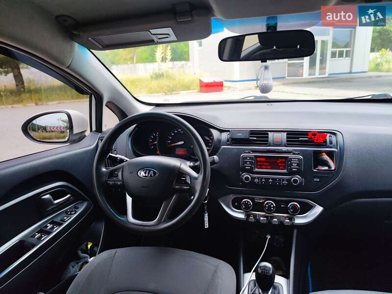 Хетчбек Kia Rio 2013 в Ужгороді