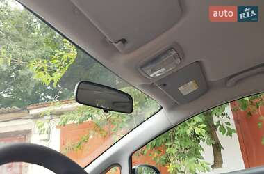 Хэтчбек Kia Rio 2012 в 