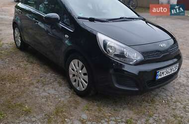 Хэтчбек Kia Rio 2012 в 