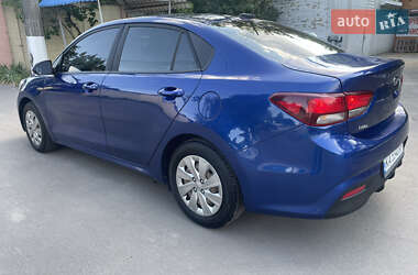 Седан Kia Rio 2018 в 