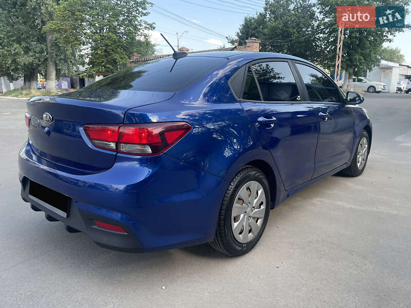 Седан Kia Rio 2018 в 