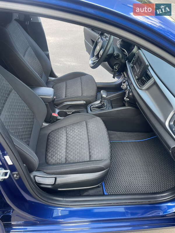 Седан Kia Rio 2018 в Киеве