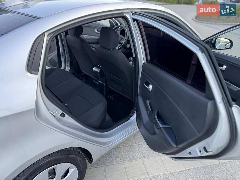 Седан Kia Rio 2013 в Києві