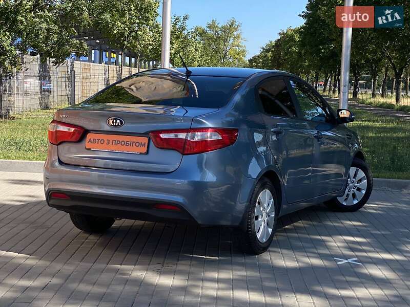 Седан Kia Rio 2013 в Днепре