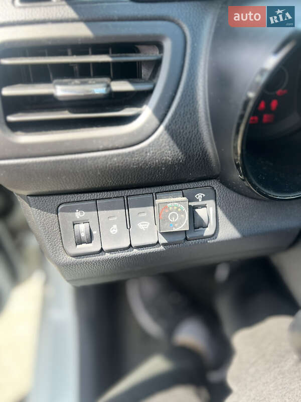Седан Kia Rio 2012 в Киеве
