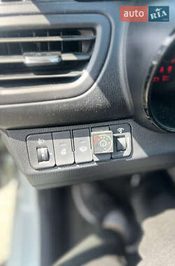 Седан Kia Rio 2012 в 