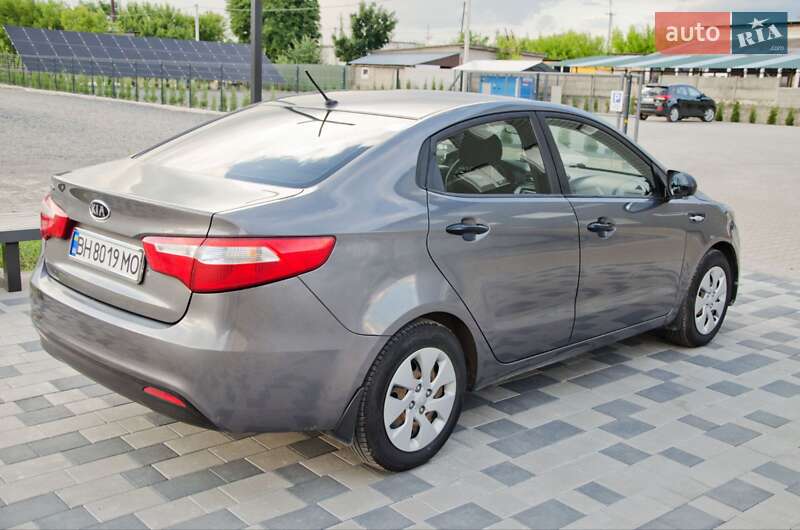 Седан Kia Rio 2011 в Сарнах