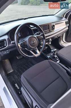 Хэтчбек Kia Rio 2017 в 