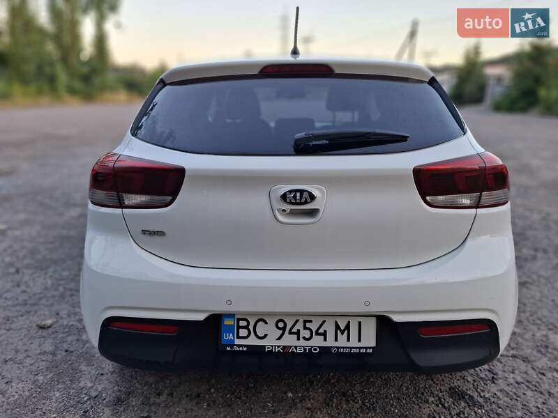 Хэтчбек Kia Rio 2017 в Львове