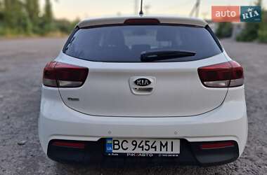Хэтчбек Kia Rio 2017 в 