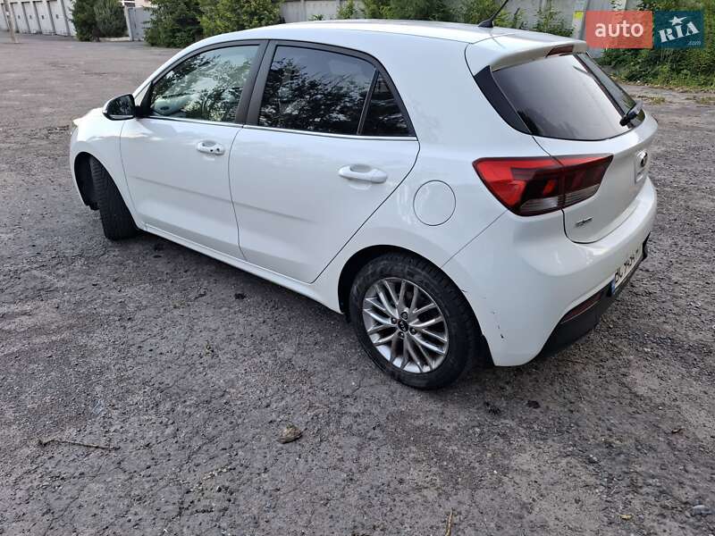 Хэтчбек Kia Rio 2017 в Львове