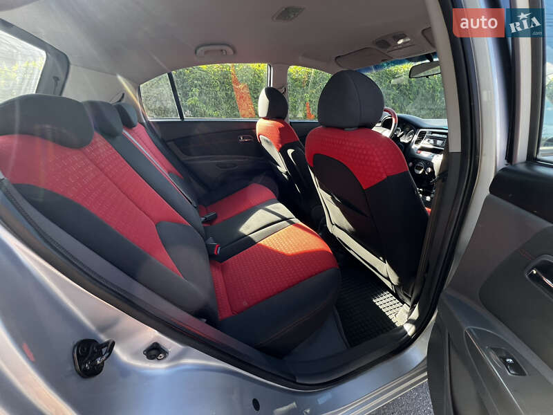 Хэтчбек Kia Rio 2006 в Виннице