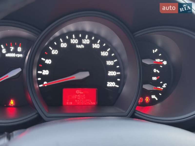 Седан Kia Rio 2015 в Львове