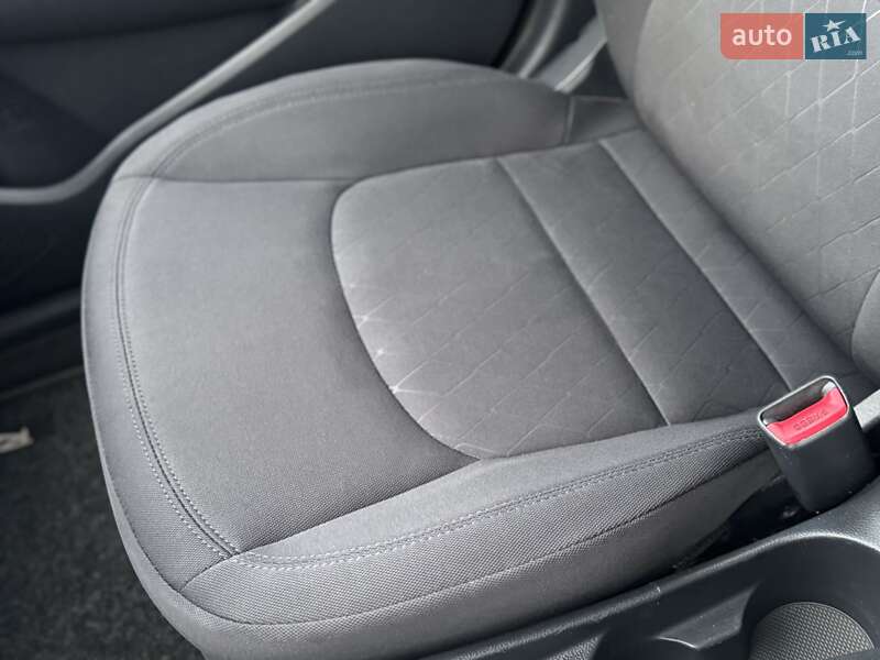 Седан Kia Rio 2015 в Львове
