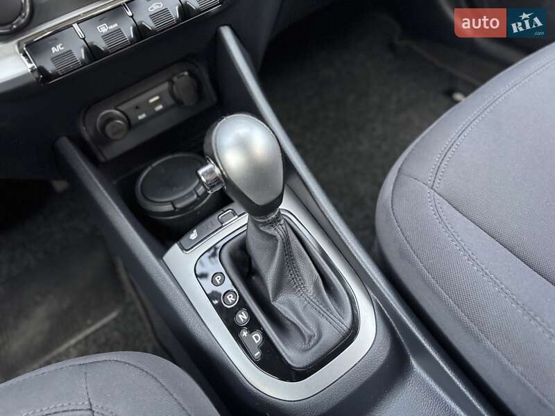 Седан Kia Rio 2015 в Львове