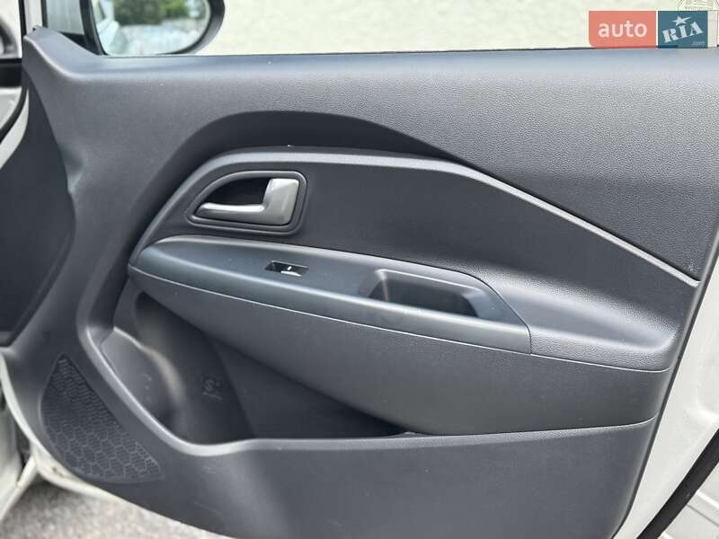 Седан Kia Rio 2015 в Львове